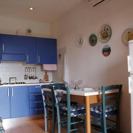 Quiet With Pool Μπιμπιόνε